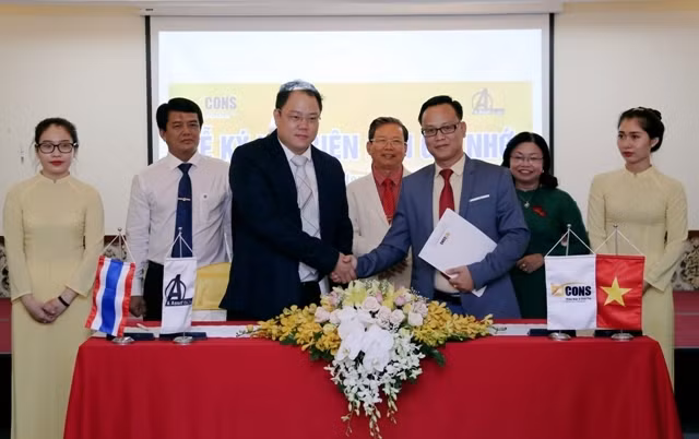 Ông Lê Như Thạch, Tổng Giám đốc BCONS ký kết với A Asset Co., Ltd.