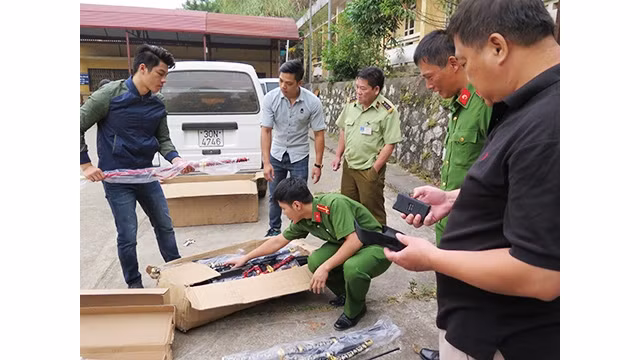 Lực lượng chức năng tỉnh Lạng Sơn phát hiện, thu giữ hàng nhập lậu.