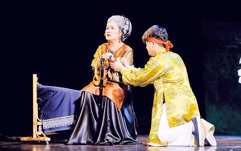 NSND Lê Ngọc vào vai Kim Tử - vai diễn được trao giải Nghệ sĩ trình diễn xuất sắc ở Liên hoan Sân khấu Trung Quốc - ASEAN 2016.