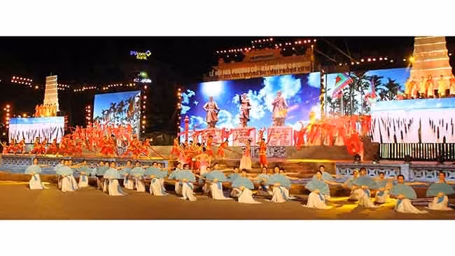 Chương trình biểu diễn nghệ thuật tại Lễ hội Hoa phượng đỏ 2018.