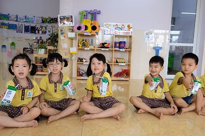 Cần thiết bổ sung 21 vi chất trong sữa học đường