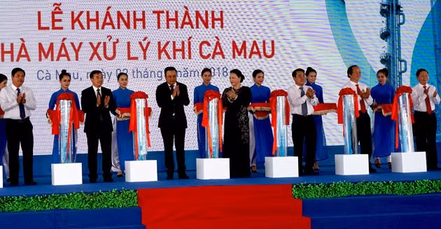 Cắt băng khánh thành Nhà máy xử lý Khí Cà Mau.