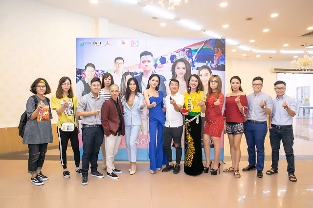 Lắng nghe người chuyển giới