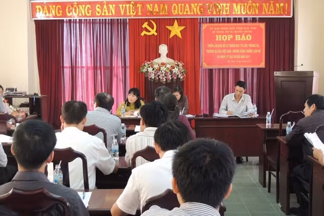 Quang cảnh buổi họp báo.