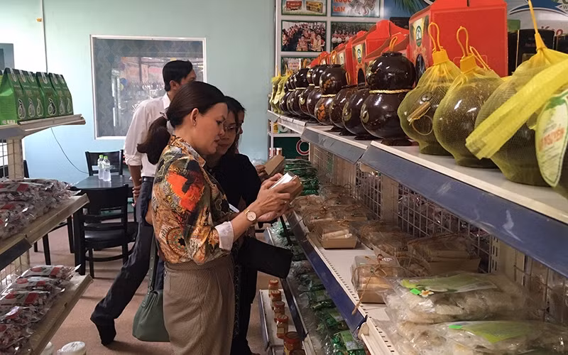 Sản phẩm OCOP được giới thiệu và bày bán tại Bến Tre.