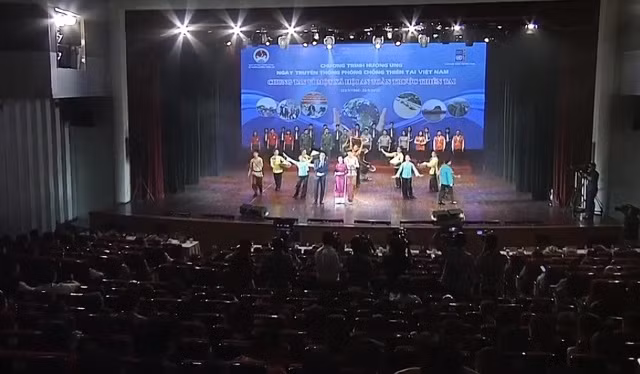 Tiết mục văn nghệ chào mừng kỷ niệm 72 năm Ngày truyền thống Phòng chống thiên tai Việt Nam.