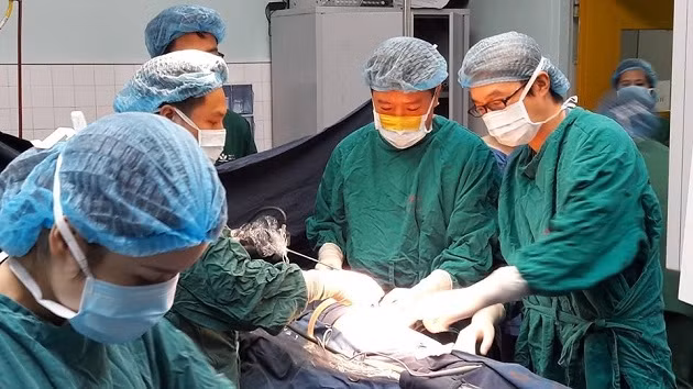Bệnh viện Nhi Trung ương thực hiện thành công kỹ thuật mới về mổ nội soi thoát vị bẹn 