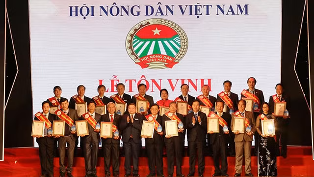 Tôn vinh 53 “Nhà khoa học của nhà nông”