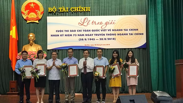 Trao giải cuộc thi “Giải báo chí toàn quốc viết về ngành tài chính”