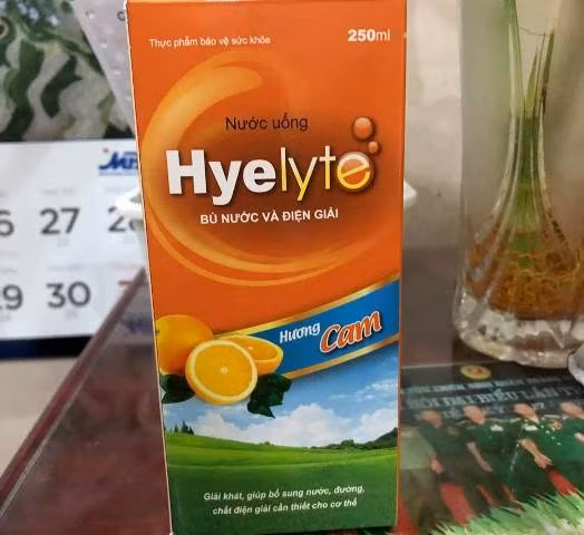 Hình ảnh loại thực phẩm chức năng dạng Oresol gia đình đã cho cháu bé sử dụng (Ảnh do gia đình bệnh nhi cung cấp).