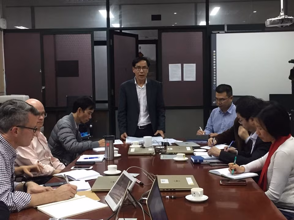 Cục Phó phụ trách Cục Y tế dự phòng Đặng Quang Tấn phát biểu tại cuộc họp.