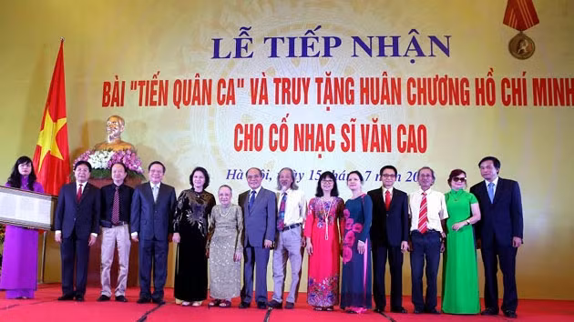 Tiếp nhận bài “Tiến quân ca” và truy tặng Huân chương Hồ Chí Minh cho cố nhạc sĩ Văn Cao
