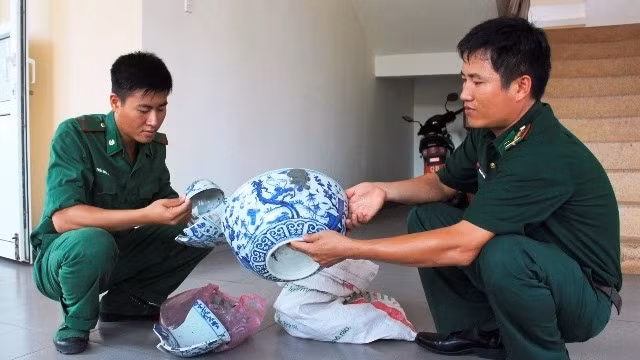 Hiện vật từ tàu cổ đắm tại vùng biển Dung Quất.
