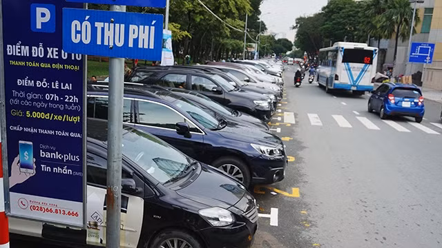 TP Hồ Chí Minh dự kiến tăng lên đáng kể mức thu phí đậu xe ô-tô lòng đường, hè phố.