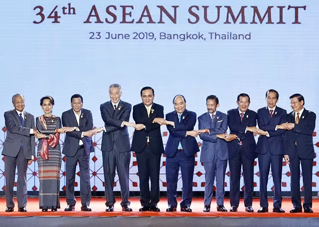 Thủ tướng Nguyễn Xuân Phúc và các nhà lãnh đạo ASEAN tại hội nghị. Ảnh: THỐNG NHẤT (TTXVN)