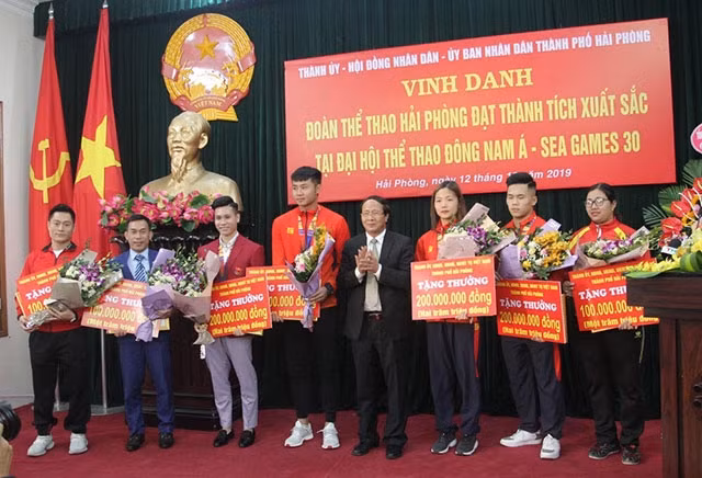 Bí thư Thành ủy Hải Phòng khen thưởng các HLV và VĐV đạt Huy chương Vàng tại Sea Games 30.