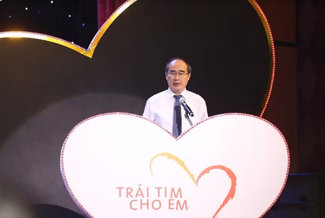 Ủy viên Bộ Chính trị, Bí thư Thành ủy TP Hồ Chí Minh Nguyễn Thiện Nhân phát biểu tại sự kiện.
