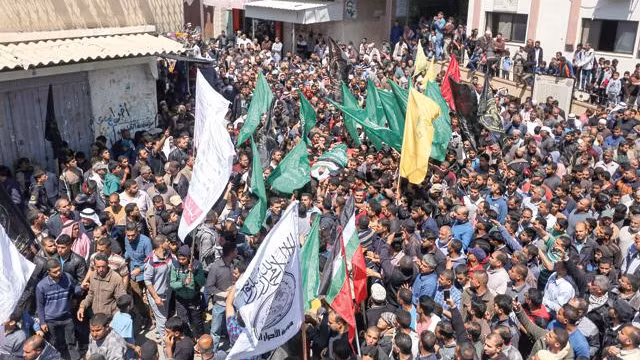 Người Palestine ở dải Gaza tuần hành hòa bình, phản đối Israel. (Ảnh: Jordan Times)