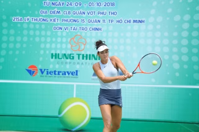 Tay vợt đẳng cấp thế giới Alizé Lim chưa gặp đối thủ xứng tầm ở nội dung đơn nữ kể từ đầu giải.