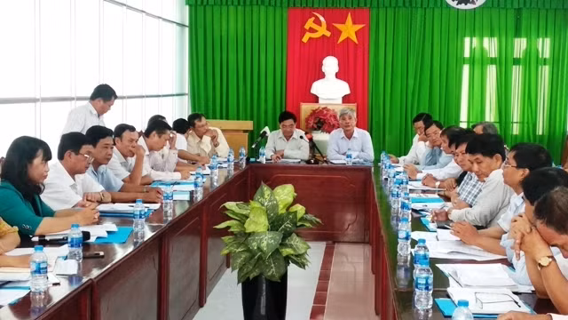 Tỉnh Vĩnh Long họp khẩn về phòng chống dịch tả lợn châu Phi xuất hiện trên địa bàn, sáng 22-5. (Ảnh: BÁ DŨNG)