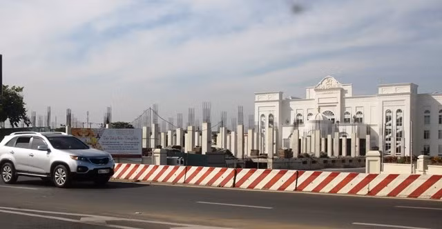 Hai công trình trung tâm thương mại và hội nghị tổ chức sự kiện xây dựng không phép.