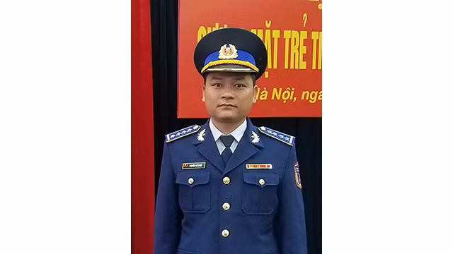 Ðại úy, Thuyền trưởng Nguyễn Thế Duyệt.