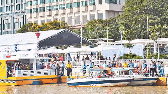 Mở tuyến buýt đường sông vừa tăng thêm tiện ích giao thông, vừa khai thác tiềm năng du lịch sông nước trên địa bàn TP Hồ Chí Minh.