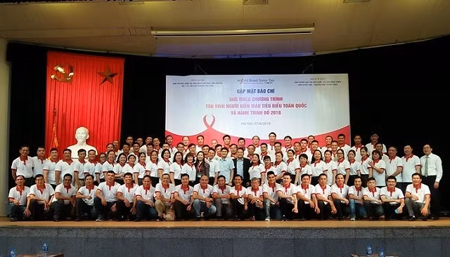 100 người hiến máu tiêu biểu toàn quốc năm 2018.