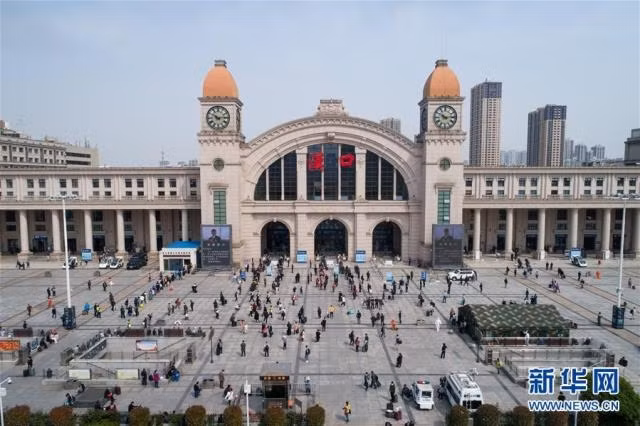 Ga Hán Khẩu, Vũ Hán, ngày 8-4.