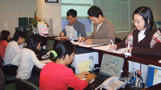 VN Index thất bại trước ngưỡng 900 điểm sau khi vươn sát là dấu hiệu cảnh báo ngắn hạn. Ảnh: NAM ANH