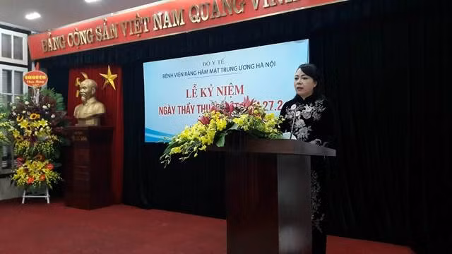 Bộ trưởng Y tế Nguyễn Thị Kim Tiến phát biểu tại buổi mitting. 