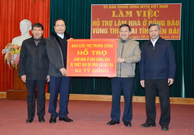 Ủy ban T.Ư MTTQ Việt Nam hỗ trợ hai tỷ đồng giúp vùng thiên tai Yên Bái