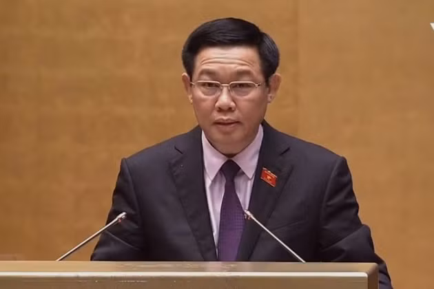 Phó Thủ tướng Vương Đình Huệ phát biểu trước phiên trả lời chất vấn Quốc hội chiều 6-6.