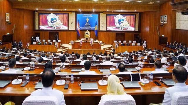 Quang cảnh phiên khai mạc kỳ họp đầu tiên Quốc hội Campuchia khóa VI.