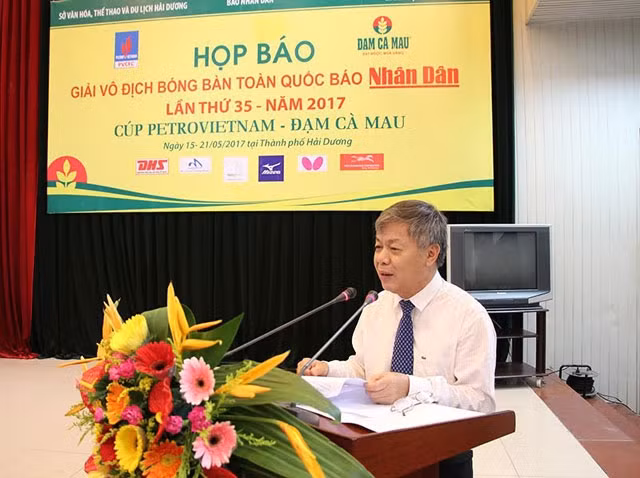 Đồng chí Phan Huy Hiền, Phó Tổng Biên tập Báo Nhân Dân, Trưởng Ban Chỉ đạo giải phát biểu tại cuộc họp báo.