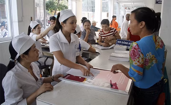 Hướng dẫn làm thủ tục khám, chữa bệnh theo bảo hiểm y tế tại Bệnh viện Hữu nghị Việt Tiệp (Hải Phòng). Ảnh: ĐỖ HIỀN