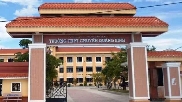 Trường THPT chuyên Quảng Bình nay là Trường THPT chuyên Võ Nguyên Giáp.