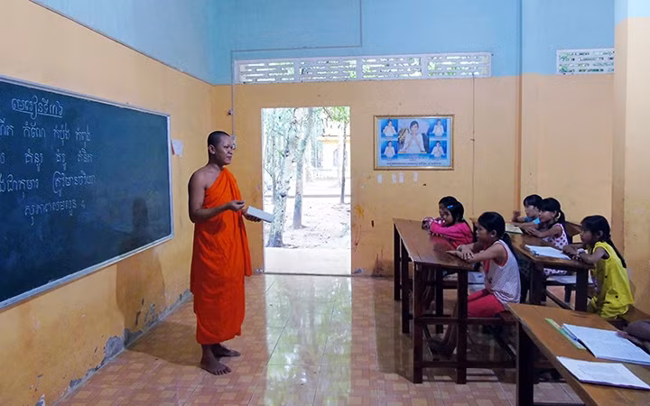 Dạy chữ Khmer tại chùa Mahatup (chùa Dơi), phường 3, TP Sóc Trăng, tỉnh Sóc Trăng.