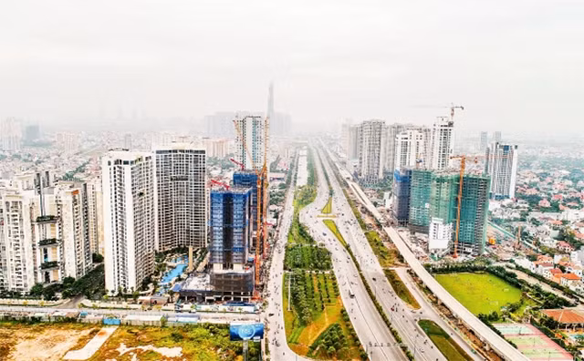 Một đoạn Xa lộ Hà Nội, cửa ngõ phía đông TP Hồ Chí Minh. Ảnh: MINH TÚ