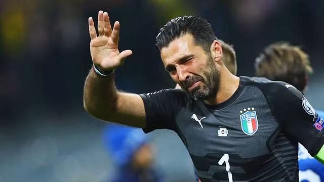 Việc quay trở lại đội tuyển quốc gia của Buffon bị chê nhiều hơn khen.