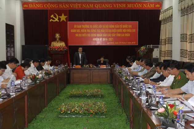  Phó Chủ tịch Quốc hội Phùng Quốc Hiển kiểm tra công tác chuẩn bị bầu cử tại Lai Châu
