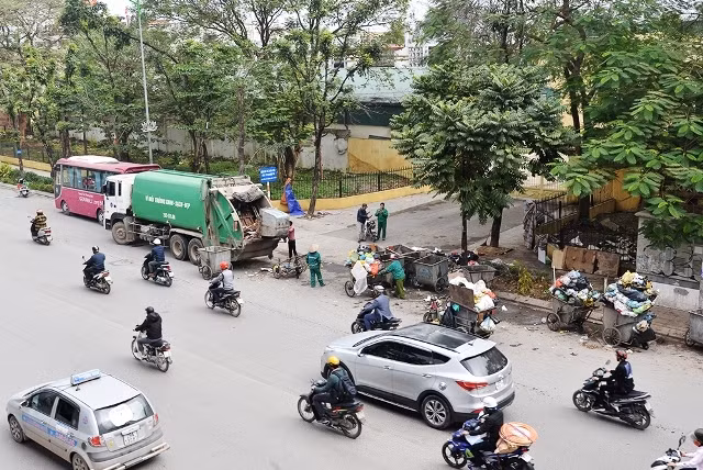 Ùn ứ rác thải tại nhiều khu vực nội thành Hà Nội ảnh 10