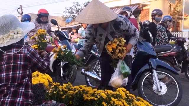 Rộn ràng những ngày Tết ở vùng tâm bão Vạn Ninh, tỉnh Khánh Hòa.