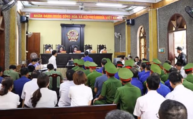 Khai mạc phiên xét xử vụ án.