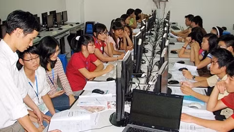 Sinh viên Trường đại học Kỹ thuật Công nghệ TP.HCM, (một trong những trường NCL có đông sinh viên) trong giờ học tin học