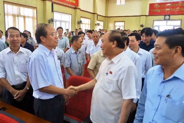 Thủ tướng Nguyễn Xuân Phúc gặp gỡ cử tri.