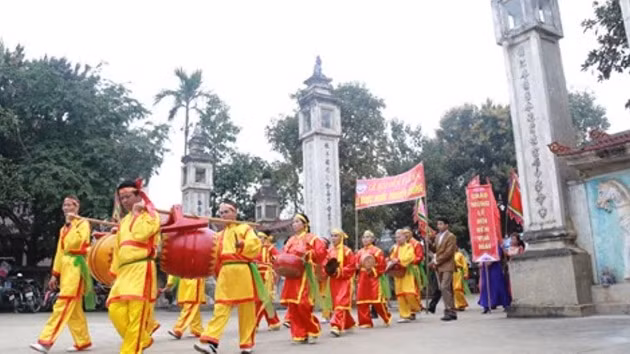 Đoàn rước lễ hội Đền Vua Mai.