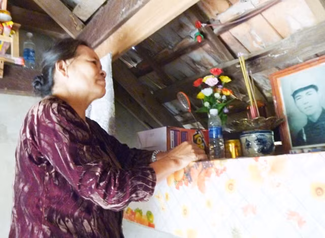 Chị Huệ lặng lẽ sống cùng với ký ức về một tình yêu đẹp.
