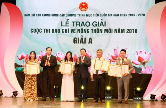 Tác phẩm “Tìm đầu ra cho nông sản”, của nhóm tác giả Dương Hồng Lâm, Trịnh Bình, Báo Nhân Dân đạt giải A Chương trình.