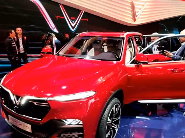 Mẫu xe VinFast Suv LUX SA 2.0 bảy chỗ. (Ảnh: PVTT Báo Nhân Dân tại Pháp)